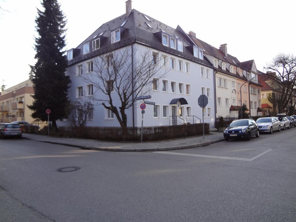 Boardinghouse Munchen-Laim Hotell Exteriör bild